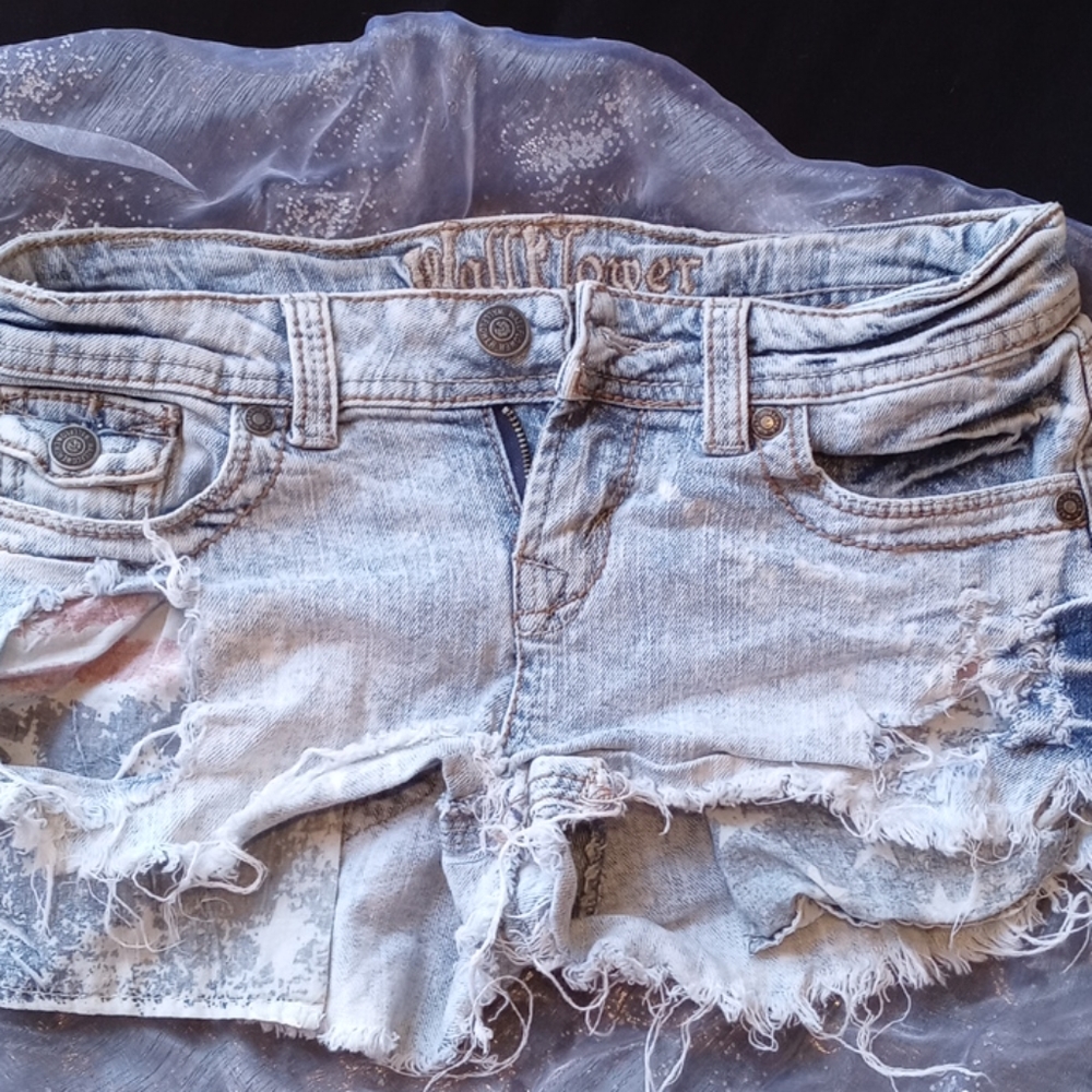 Wallflower shorts